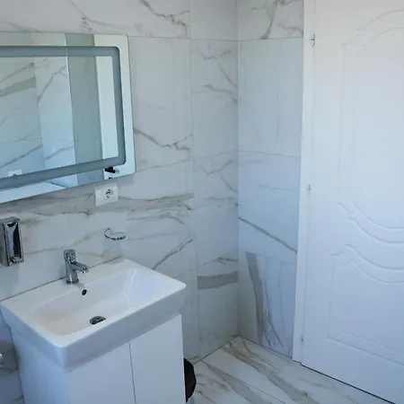 Teo'S Apartment -1 * Тирана
